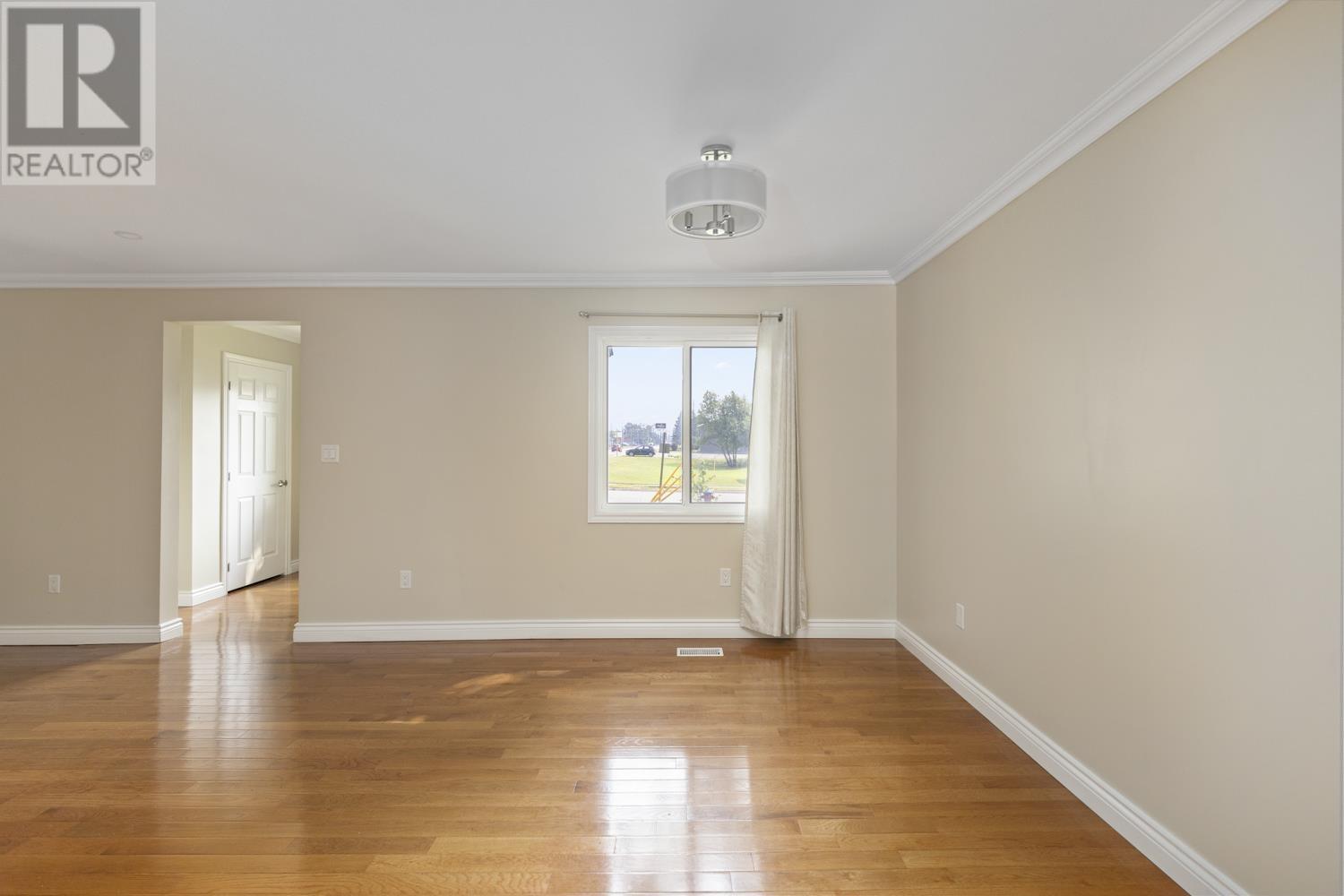 Photo 23 of 239 Letcher St, Sault Ste Marie ON