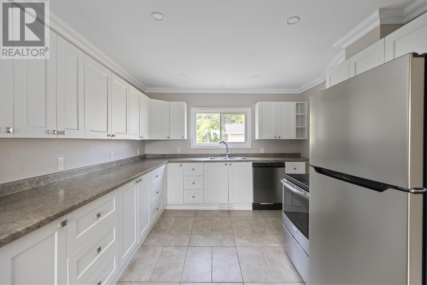 Photo 8 of 239 Letcher St, Sault Ste Marie ON