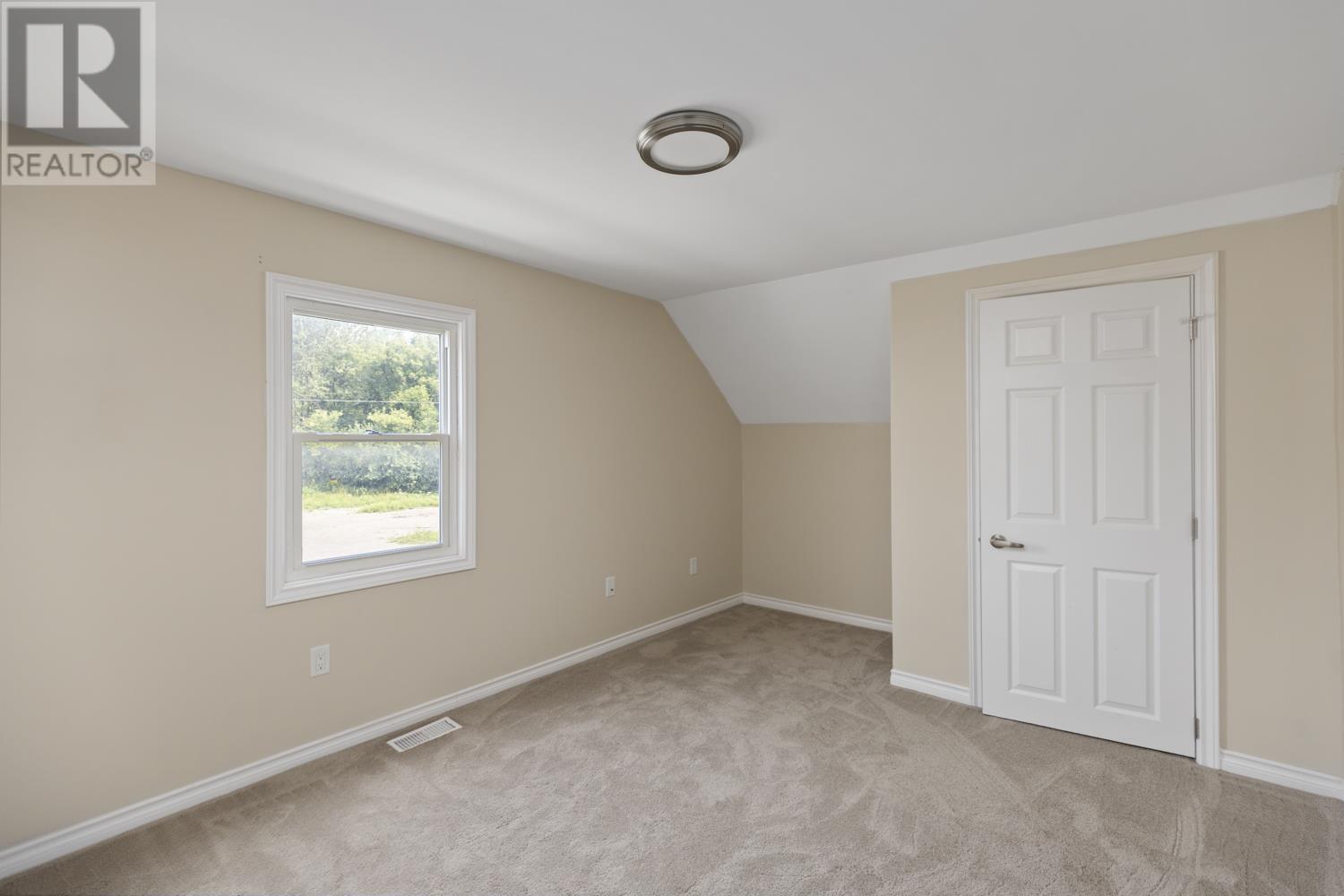 Photo 11 of 239 Letcher St, Sault Ste Marie ON