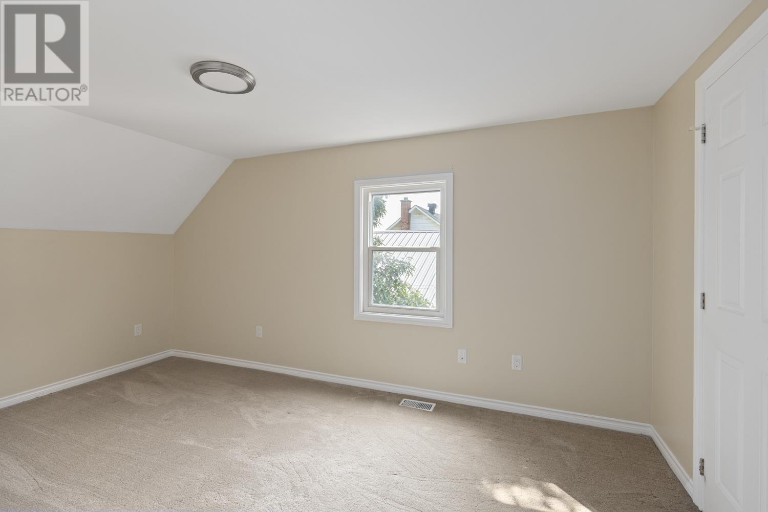 Photo 12 of 239 Letcher St, Sault Ste Marie ON