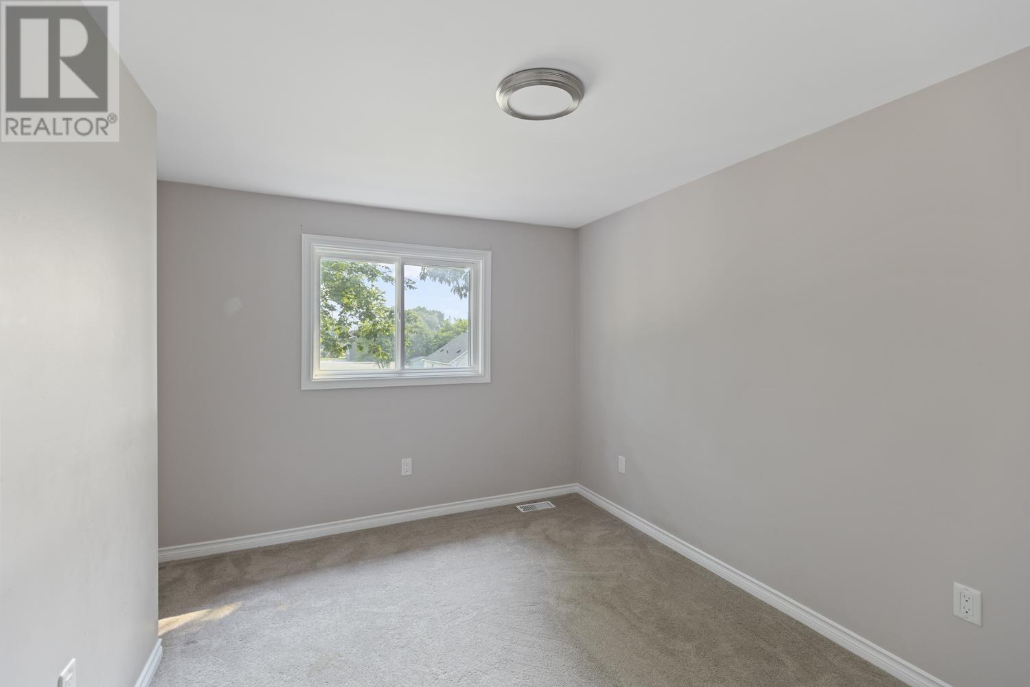 Photo 33 of 239 Letcher St, Sault Ste Marie ON