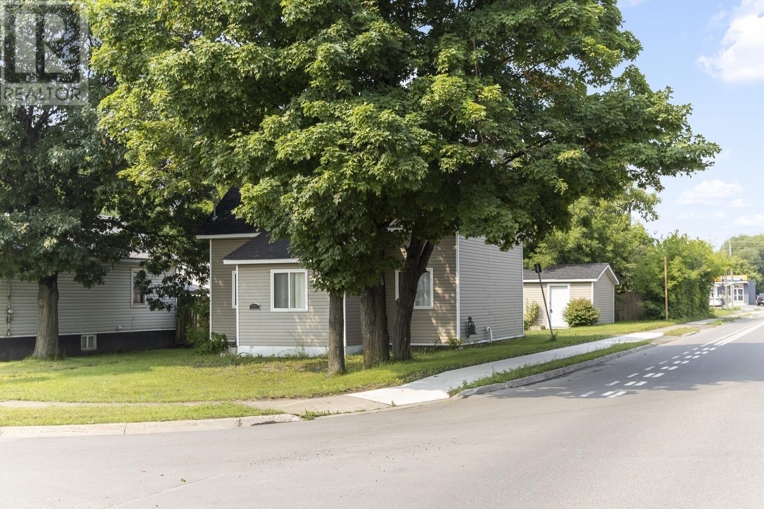 Photo 27 of 239 Letcher St, Sault Ste Marie ON