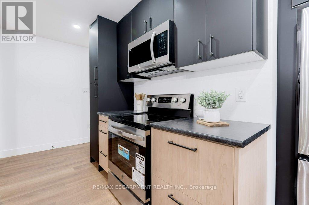 Photo 12 of 8 Whitfield Avenue, Hamilton ON