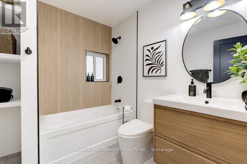 Photo 15 of 8 Whitfield Avenue, Hamilton ON