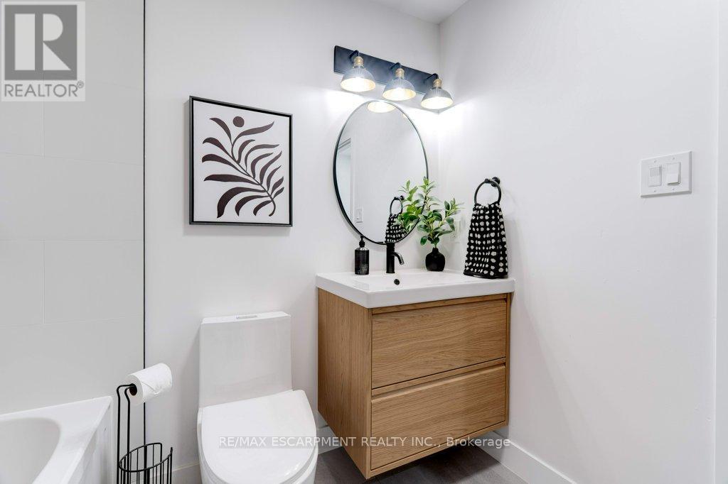 Photo 17 of 8 Whitfield Avenue, Hamilton ON