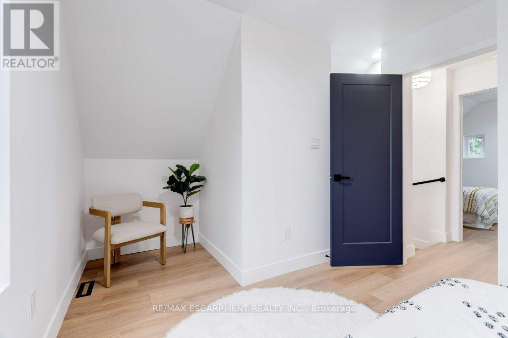 Photo 28 of 8 Whitfield Avenue, Hamilton ON