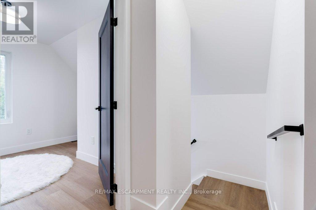 Photo 31 of 8 Whitfield Avenue, Hamilton ON