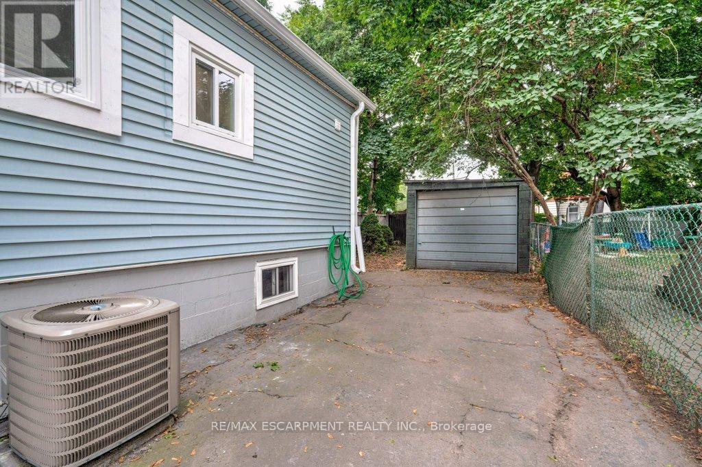 Photo 34 of 8 Whitfield Avenue, Hamilton ON