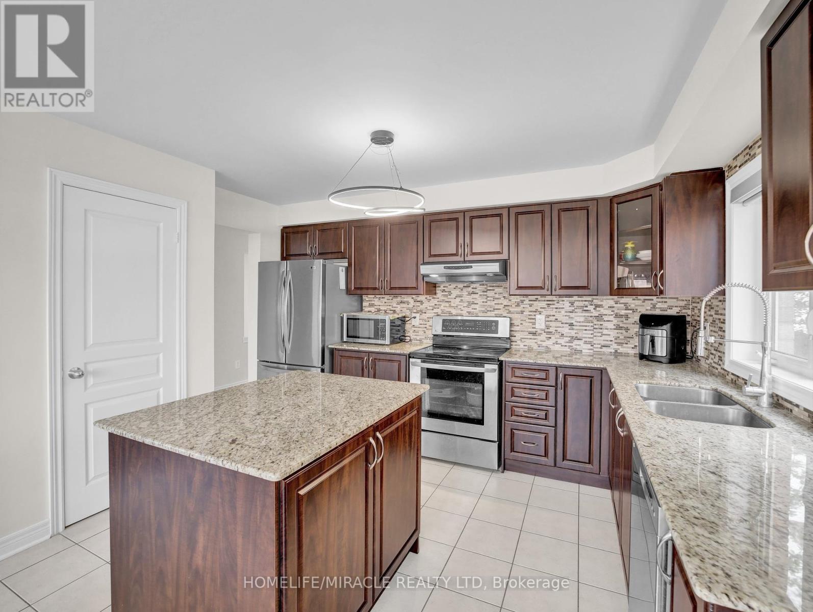 Photo 18 of 26 Stephenson Road, Brantford ON