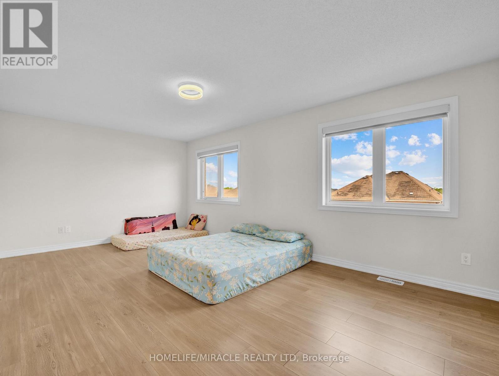 Photo 36 of 26 Stephenson Road, Brantford ON
