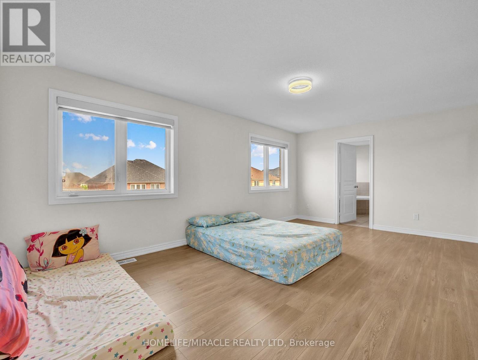 Photo 37 of 26 Stephenson Road, Brantford ON