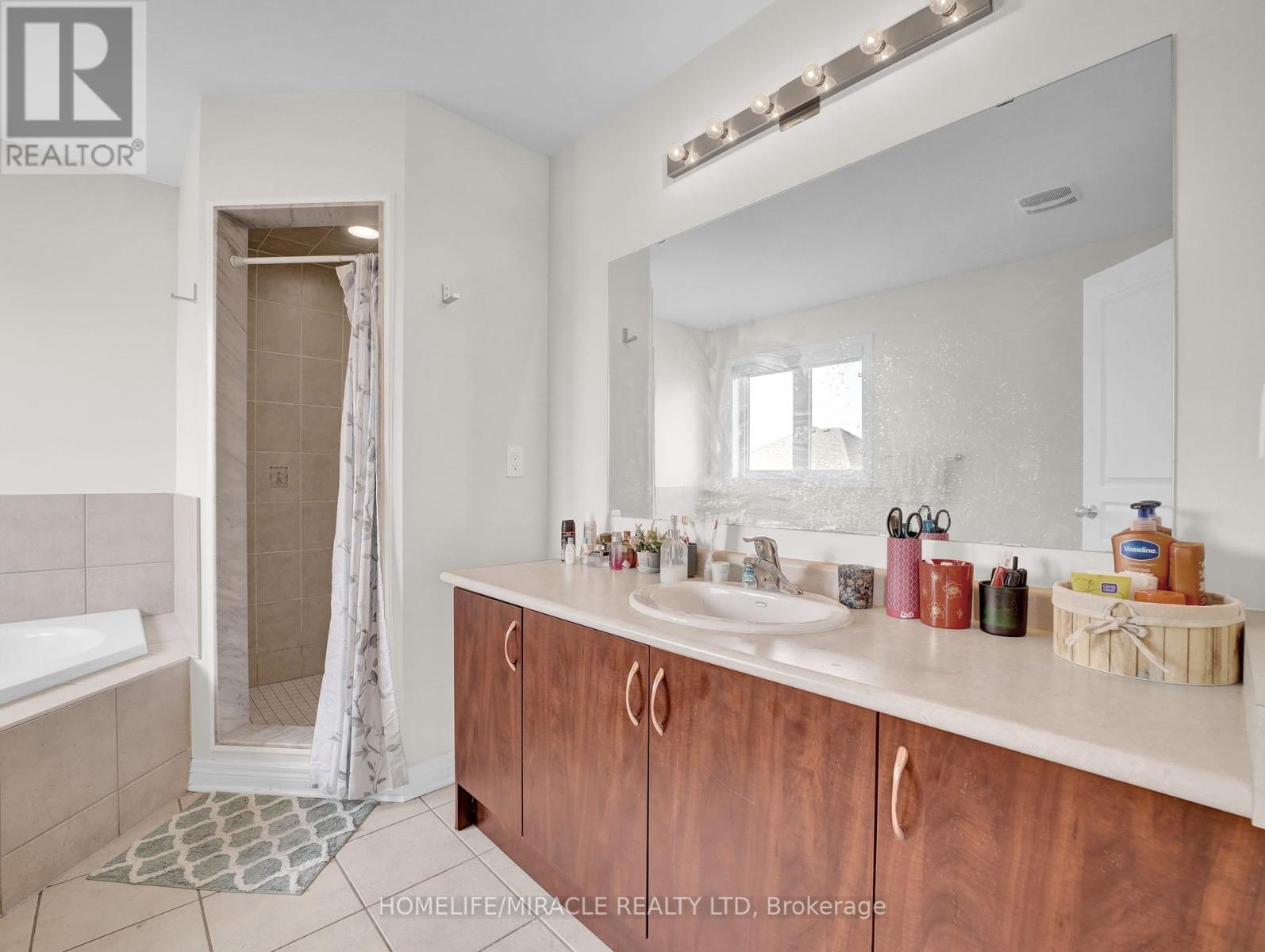 Photo 38 of 26 Stephenson Road, Brantford ON