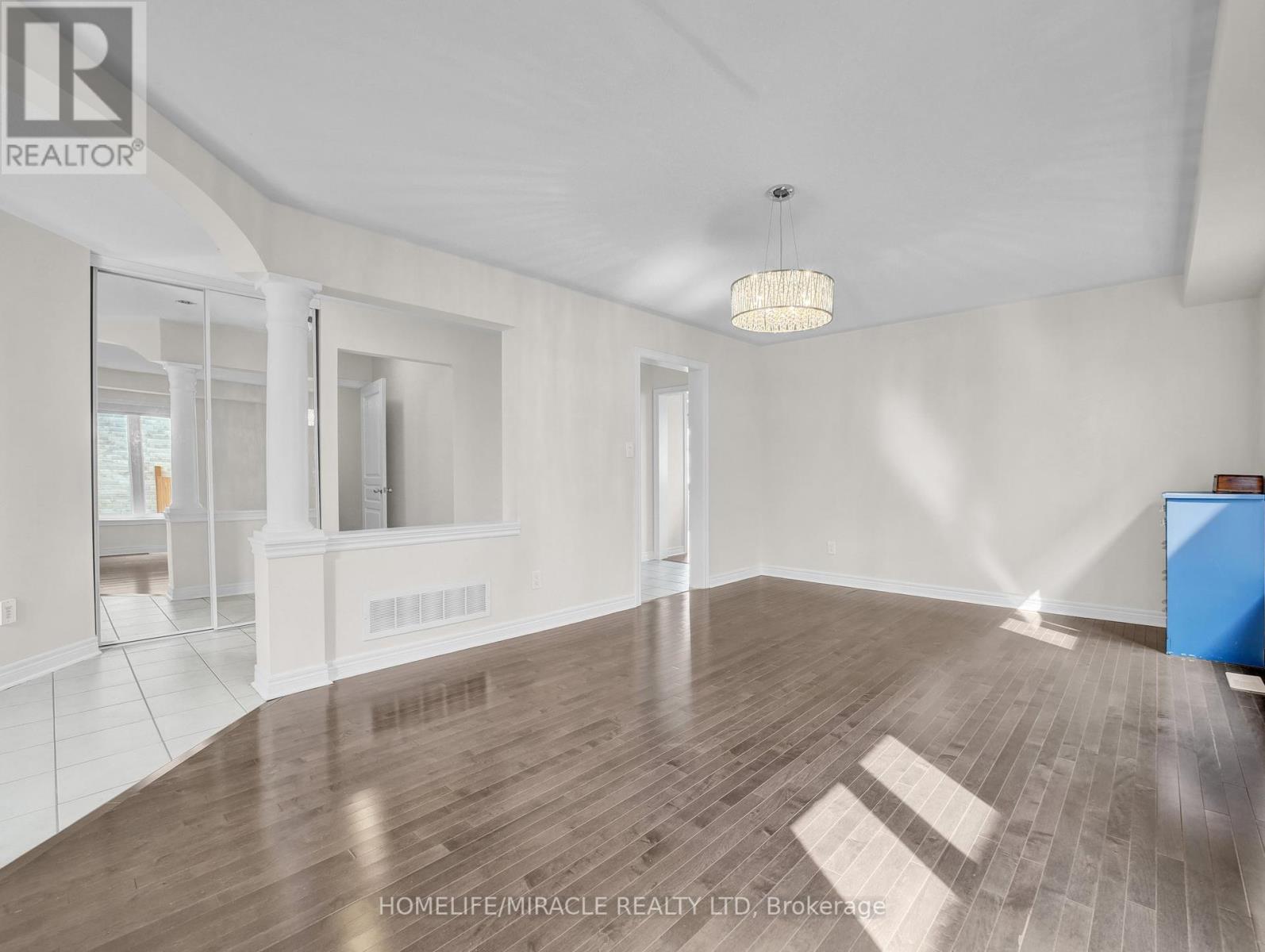 Photo 9 of 26 Stephenson Road, Brantford ON