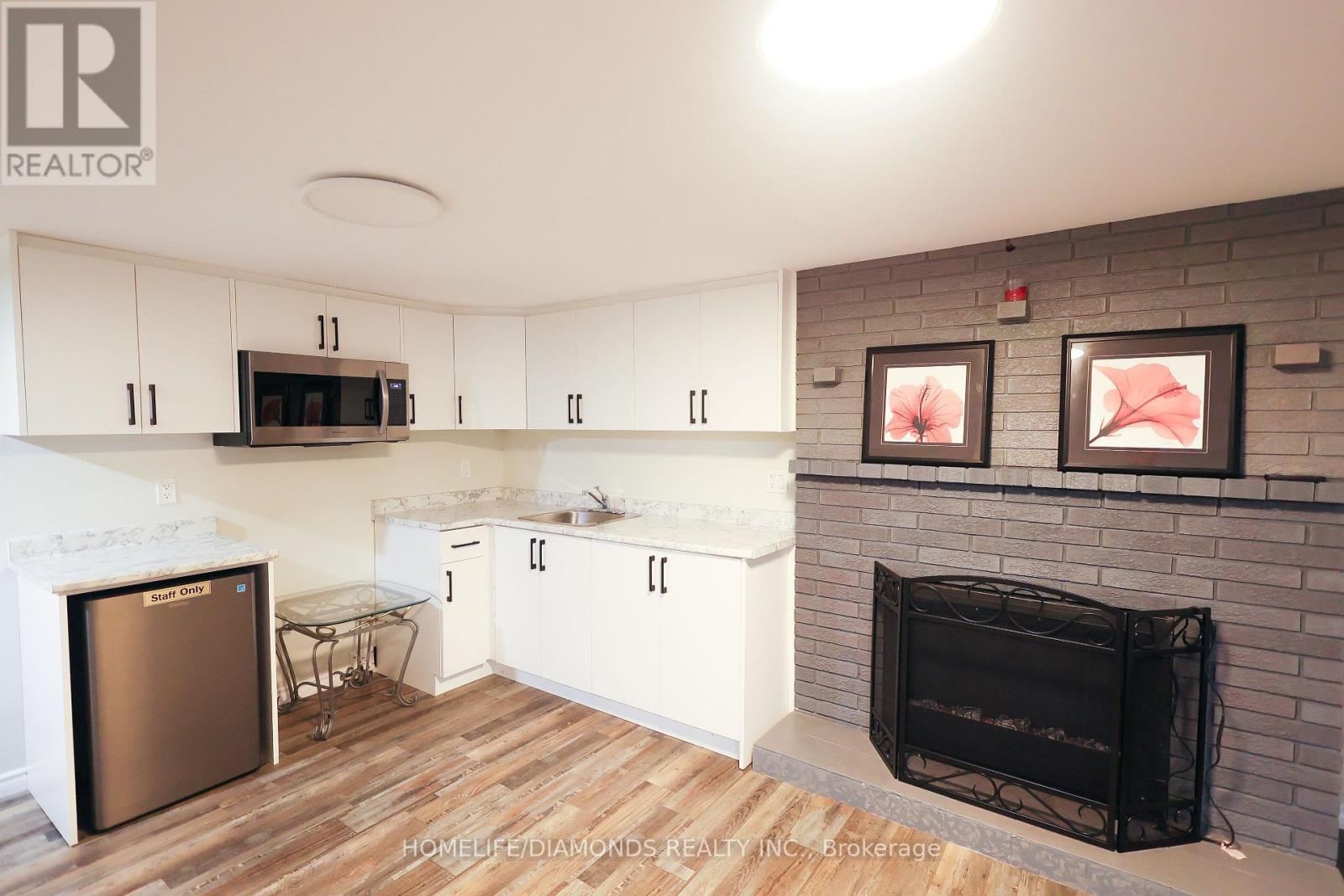 Photo 6 of Bsmt 6178 Drummond Road, Niagara Falls ON