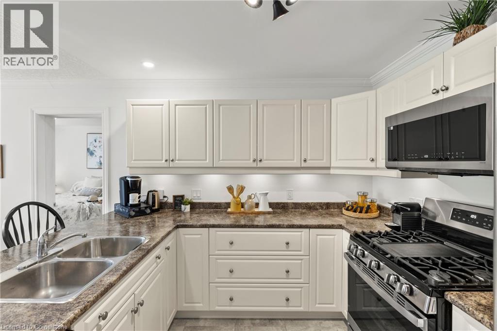 Photo 9 of 3923 Sunset Lane, Vineland ON