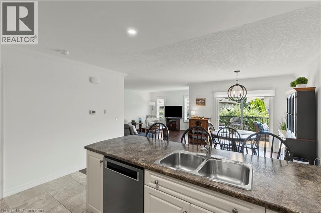 Photo 25 of 3923 Sunset Lane, Vineland ON