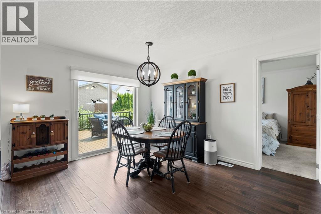 Photo 10 of 3923 Sunset Lane, Vineland ON