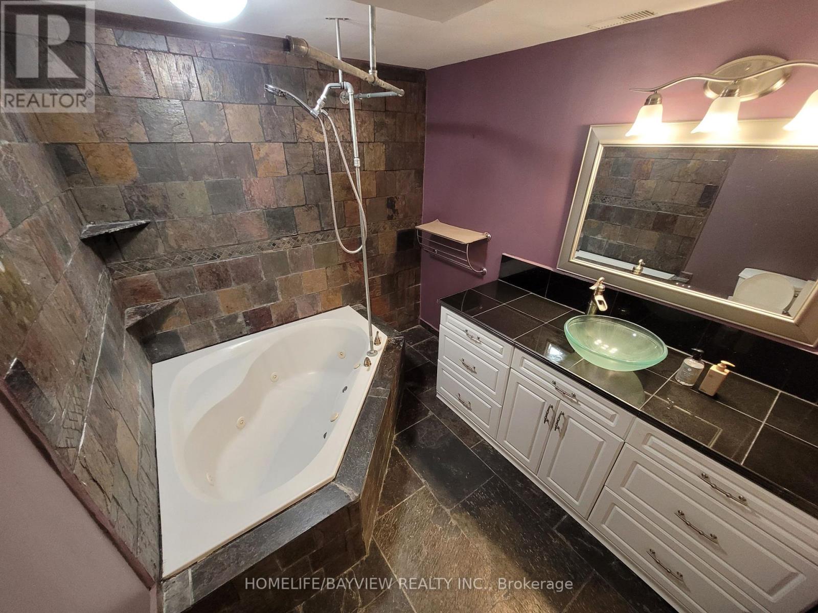 Photo 5 of 44 Thicketwood Avenue, Barrie ON