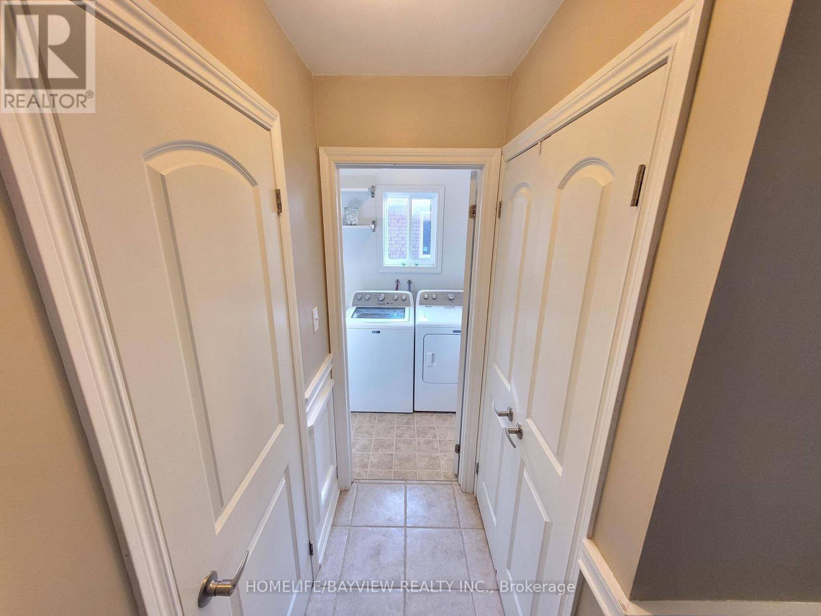 Photo 32 of 44 Thicketwood Avenue, Barrie ON