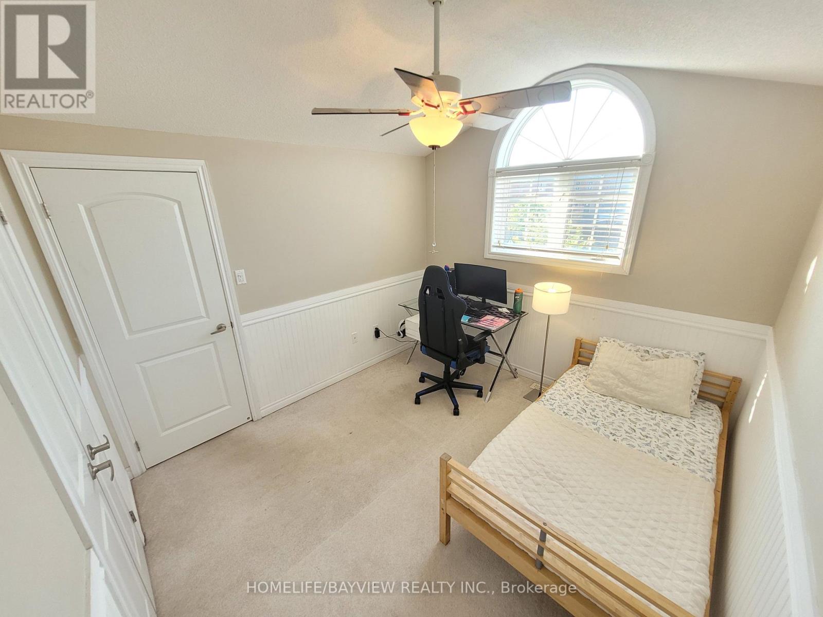 Photo 3 of 44 Thicketwood Avenue, Barrie ON