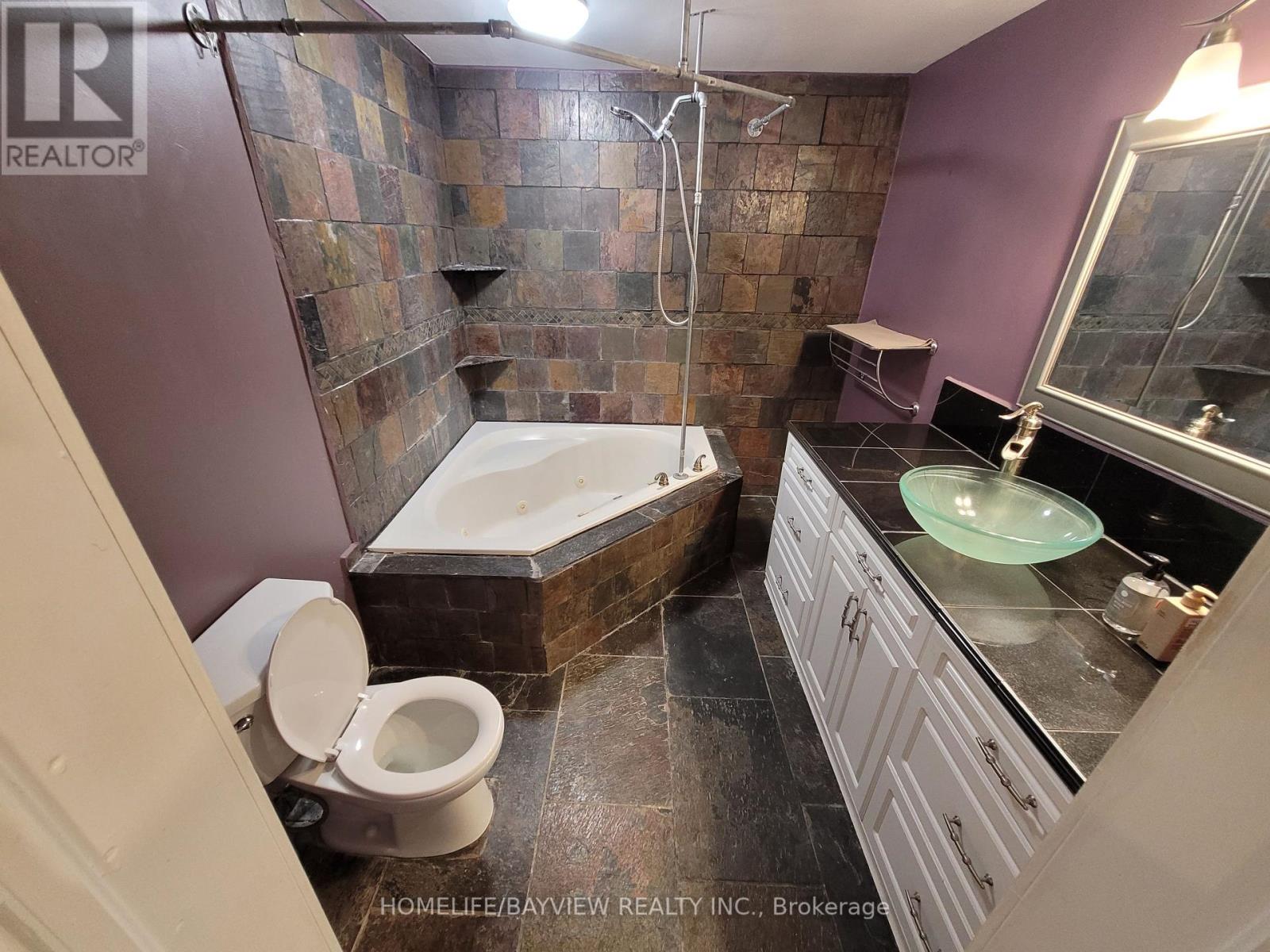 Photo 33 of 44 Thicketwood Avenue, Barrie ON