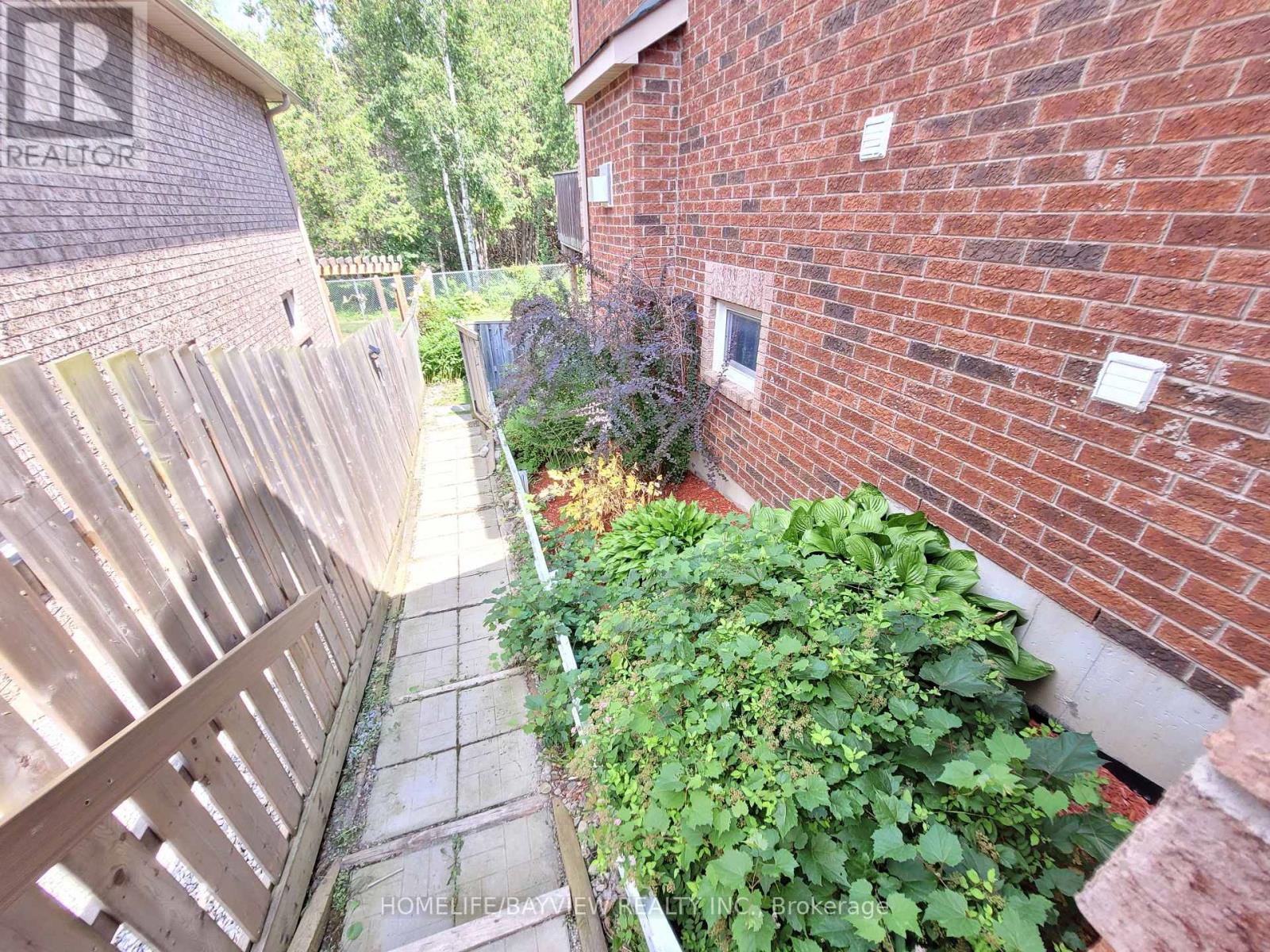 Photo 40 of 44 Thicketwood Avenue, Barrie ON