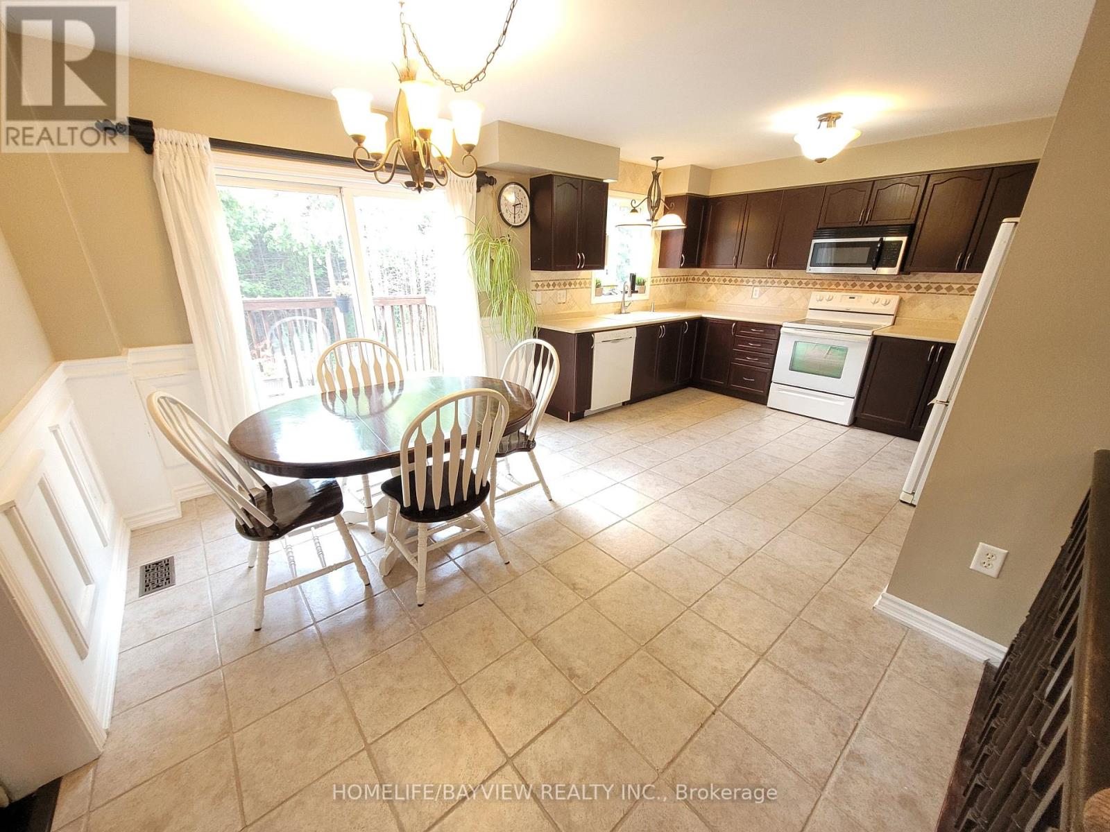 Photo 21 of 44 Thicketwood Avenue, Barrie ON