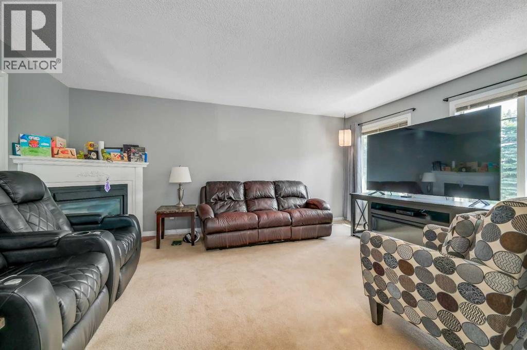 Single Family House 4 Level for Sale in  Country Hills Cove NW Country Hills Calgary 
