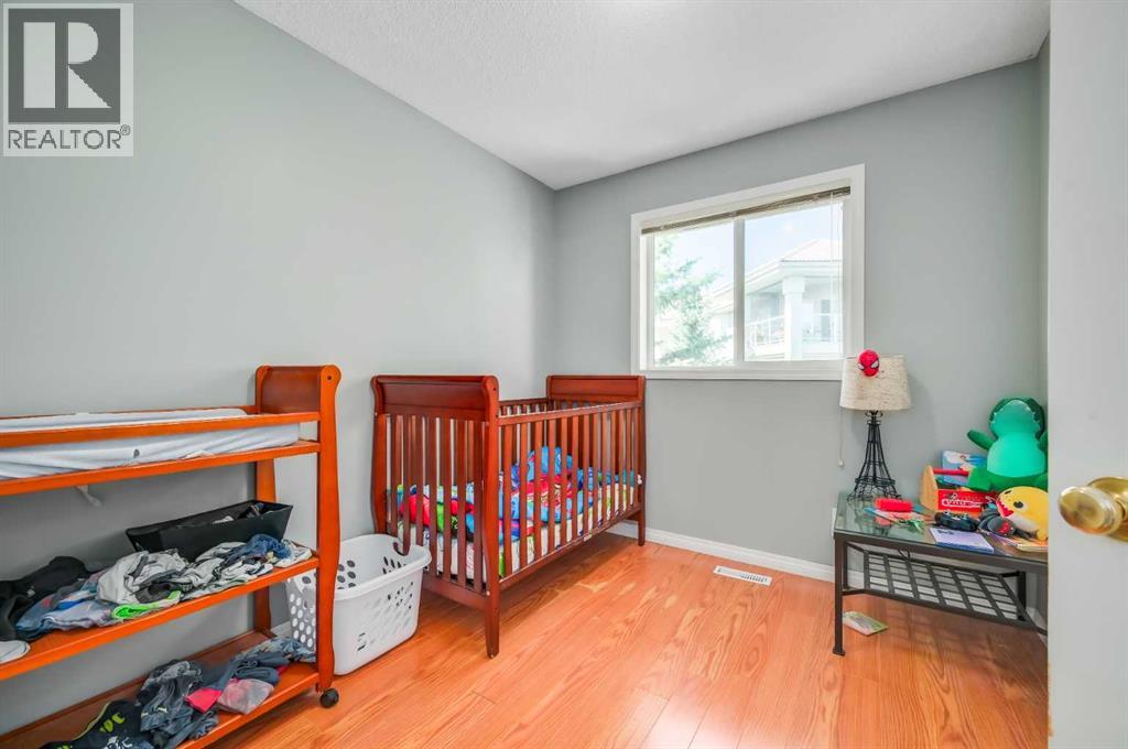 Single Family House 4 Level for Sale in  Country Hills Cove NW Country Hills Calgary 