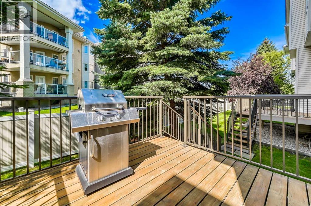 Single Family House 4 Level for Sale in  Country Hills Cove NW Country Hills Calgary 