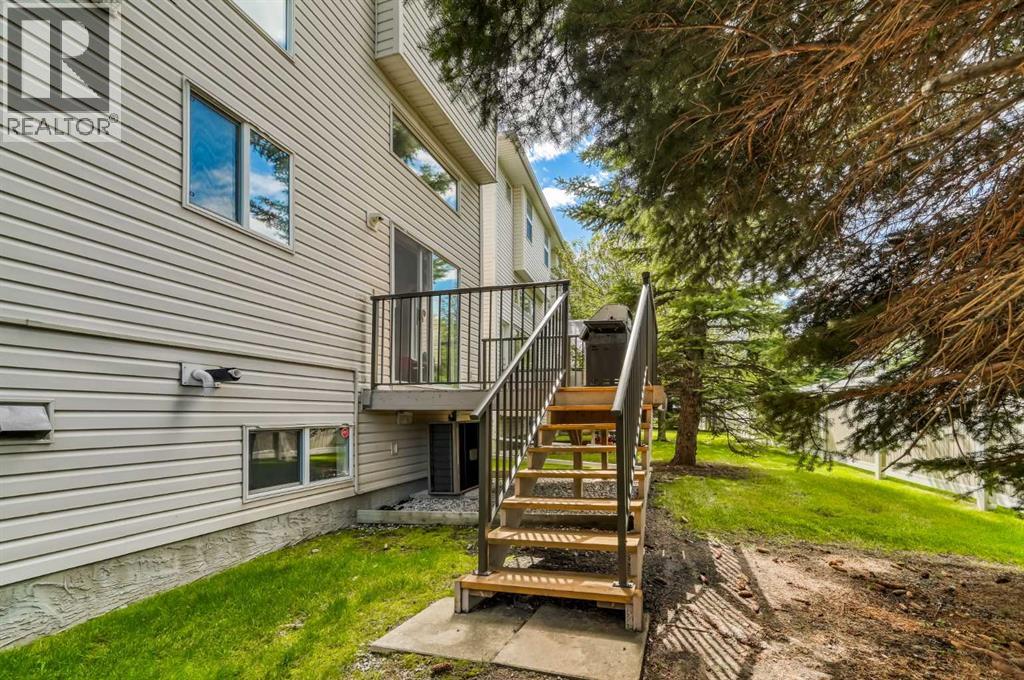 Single Family House 4 Level for Sale in  Country Hills Cove NW Country Hills Calgary 