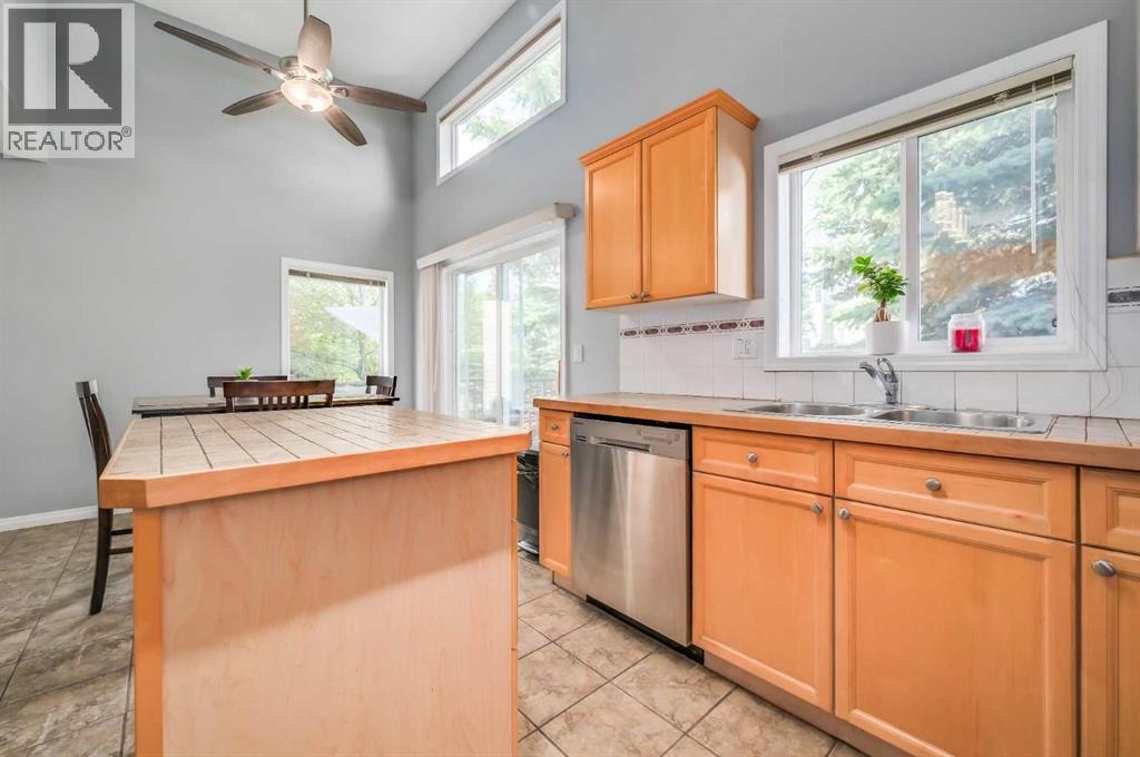 Single Family House 4 Level for Sale in  Country Hills Cove NW Country Hills Calgary 