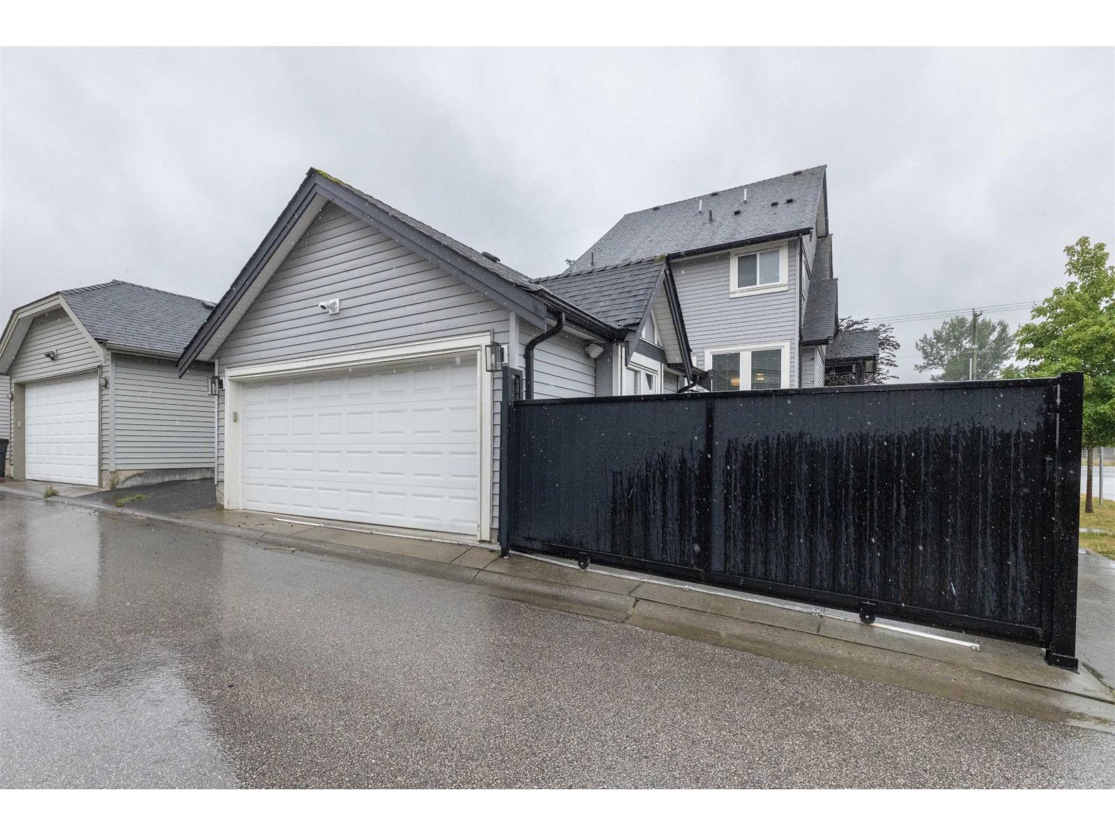 Photo 35 of 19105 72 Avenue, Surrey BC