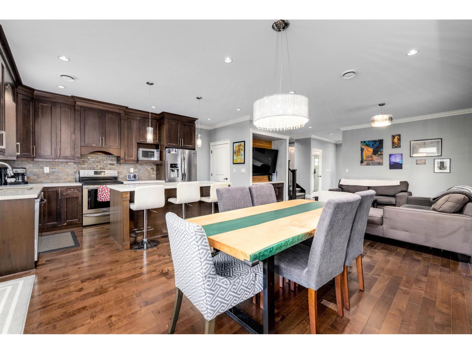 Photo 10 of 19105 72 Avenue, Surrey BC