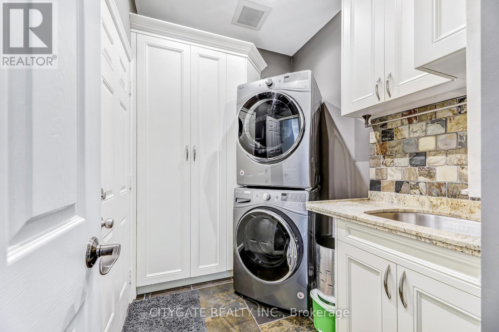 Photo 17 of 24 Simpson Avenue, Hamilton ON