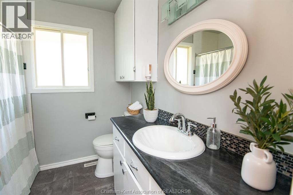Photo 12 of 74 St Michael Avenue, Chatham ON