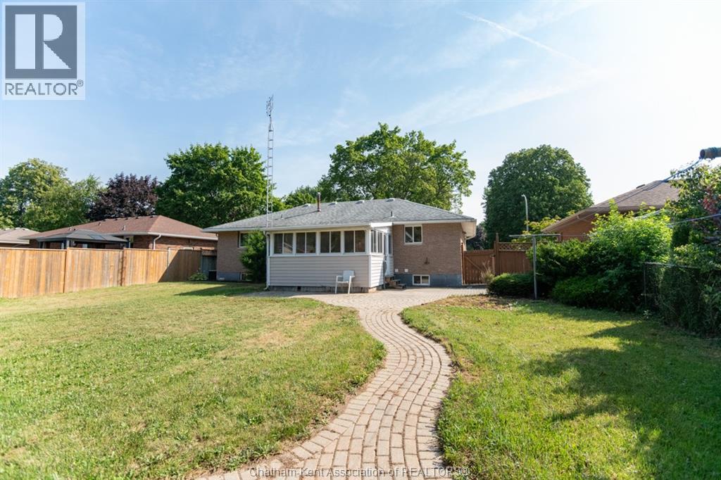 Photo 2 of 74 St Michael Avenue, Chatham ON