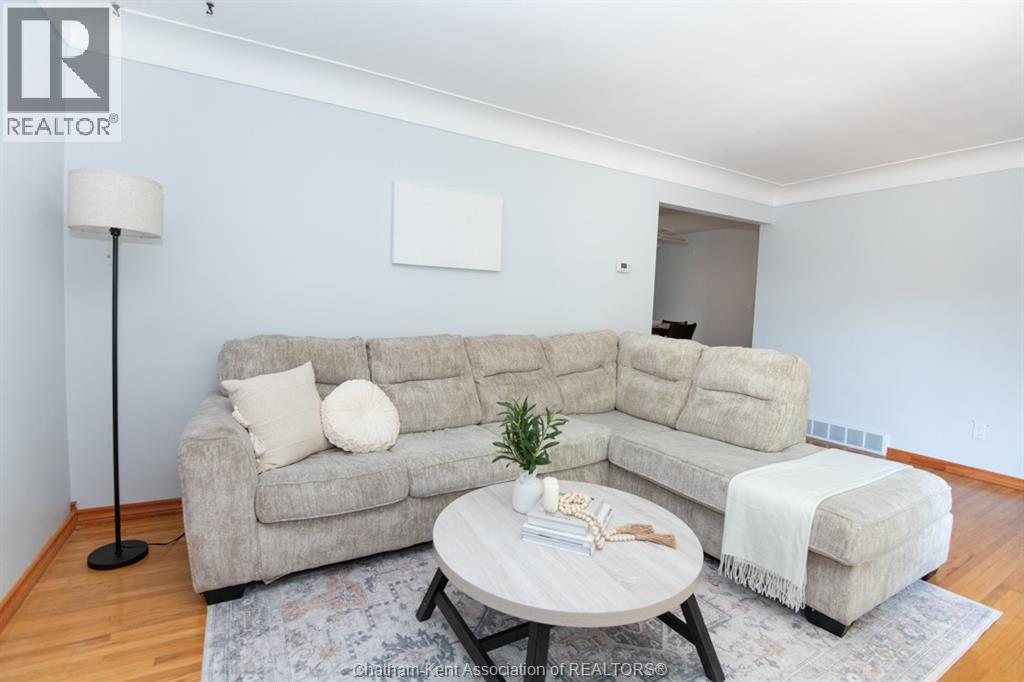 Photo 3 of 74 St Michael Avenue, Chatham ON