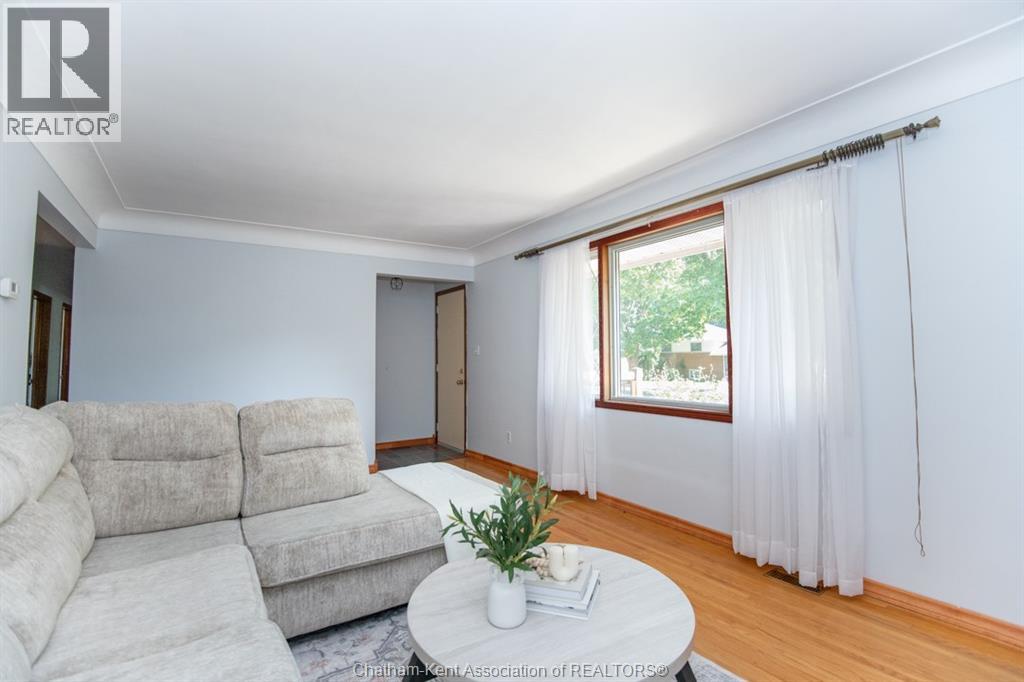Photo 5 of 74 St Michael Avenue, Chatham ON