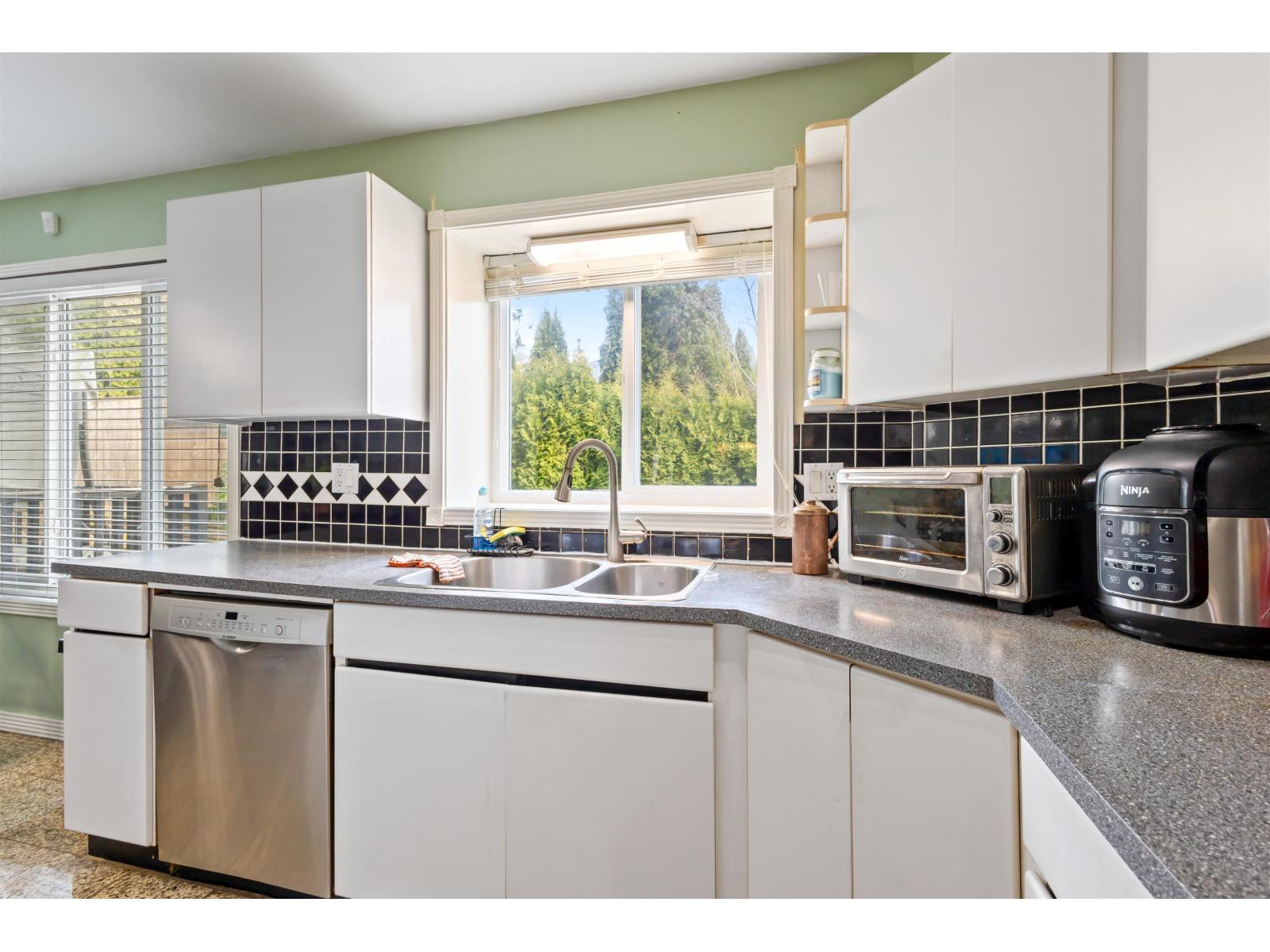 Photo 7 of 2016 Monteray Place, Abbotsford BC
