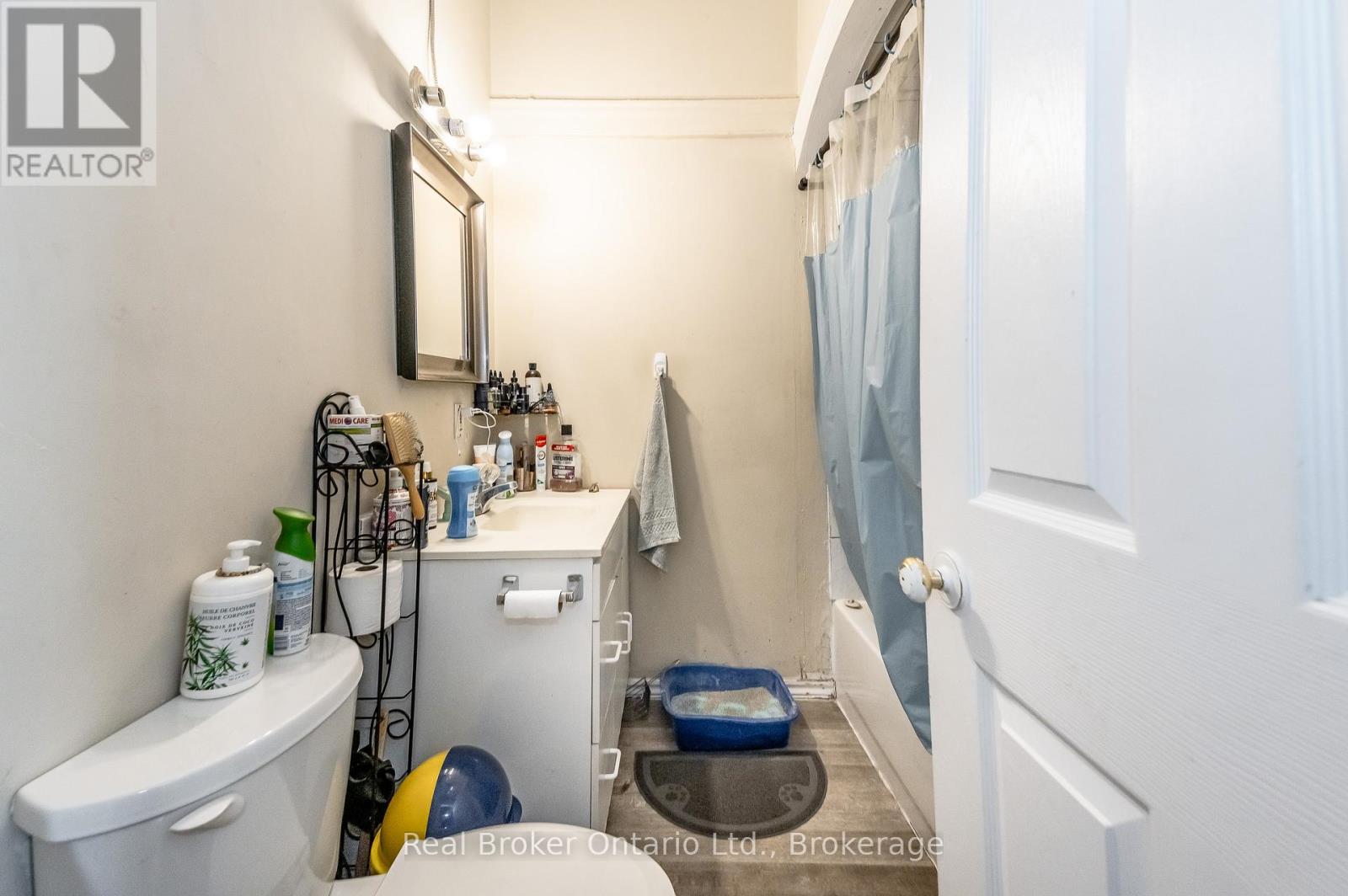 Photo 12 of 26 Queen Street E, Cambridge ON