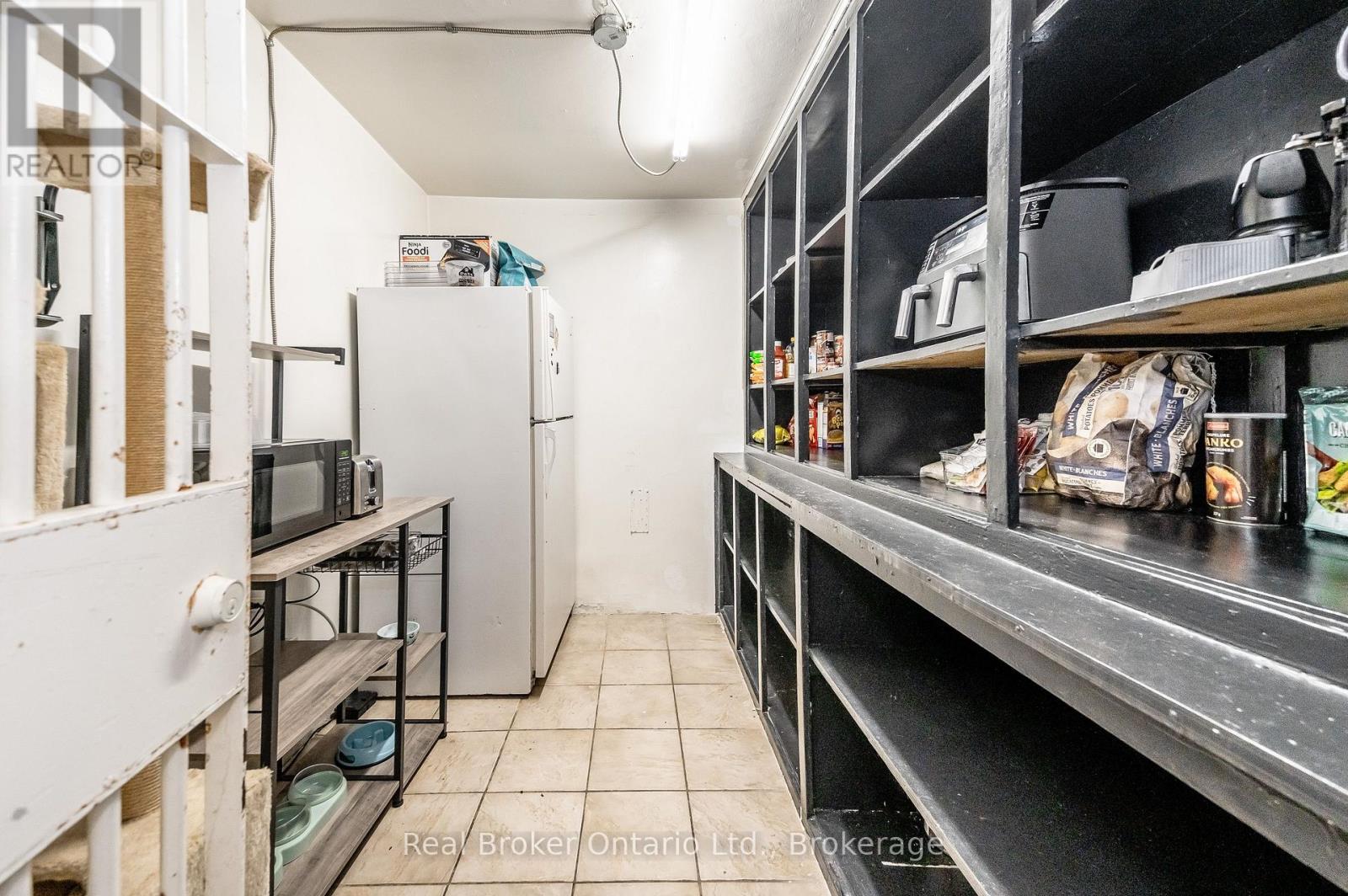 Photo 24 of 26 Queen Street E, Cambridge ON