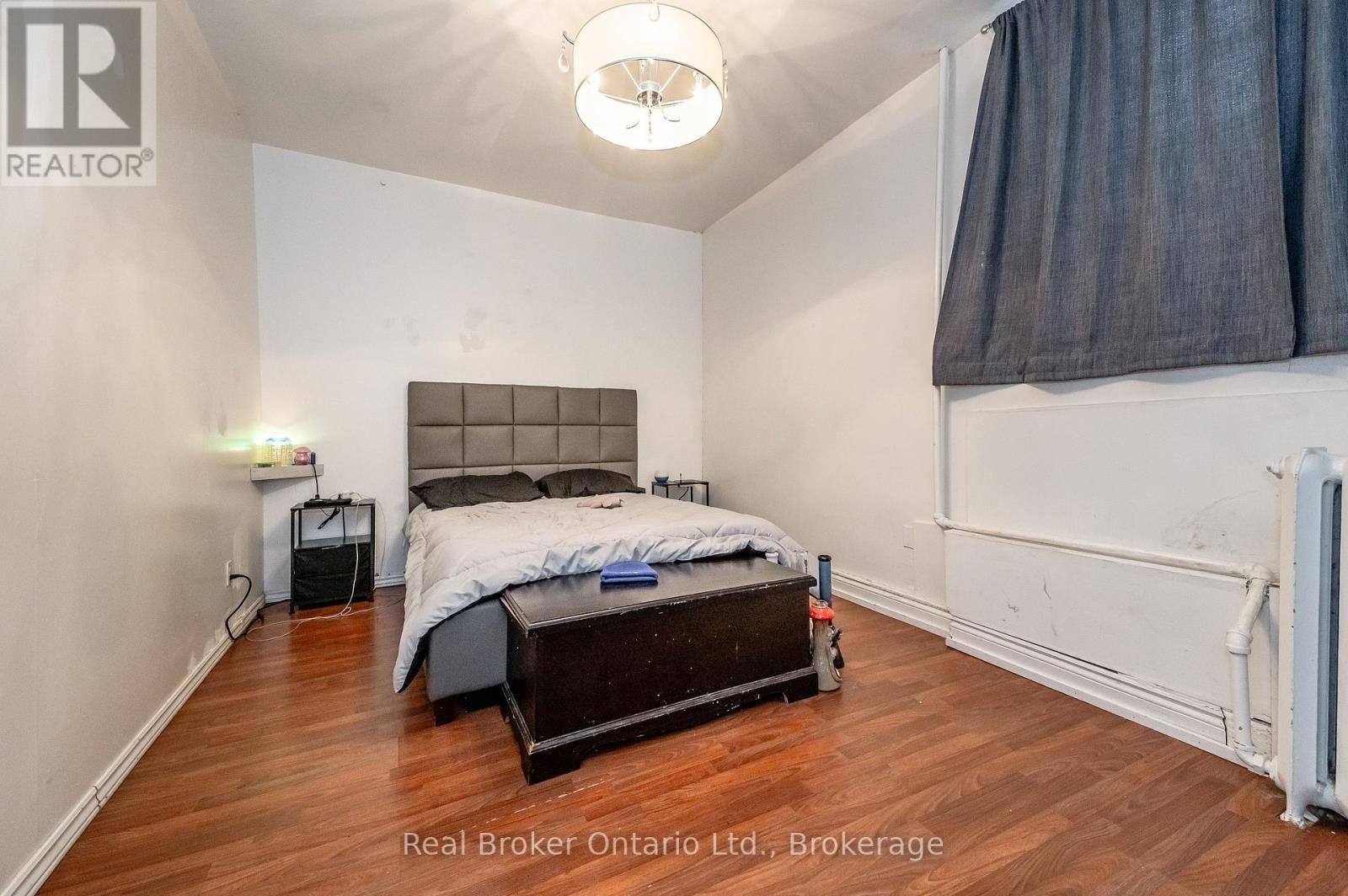 Photo 1 of 26 Queen Street E, Cambridge ON