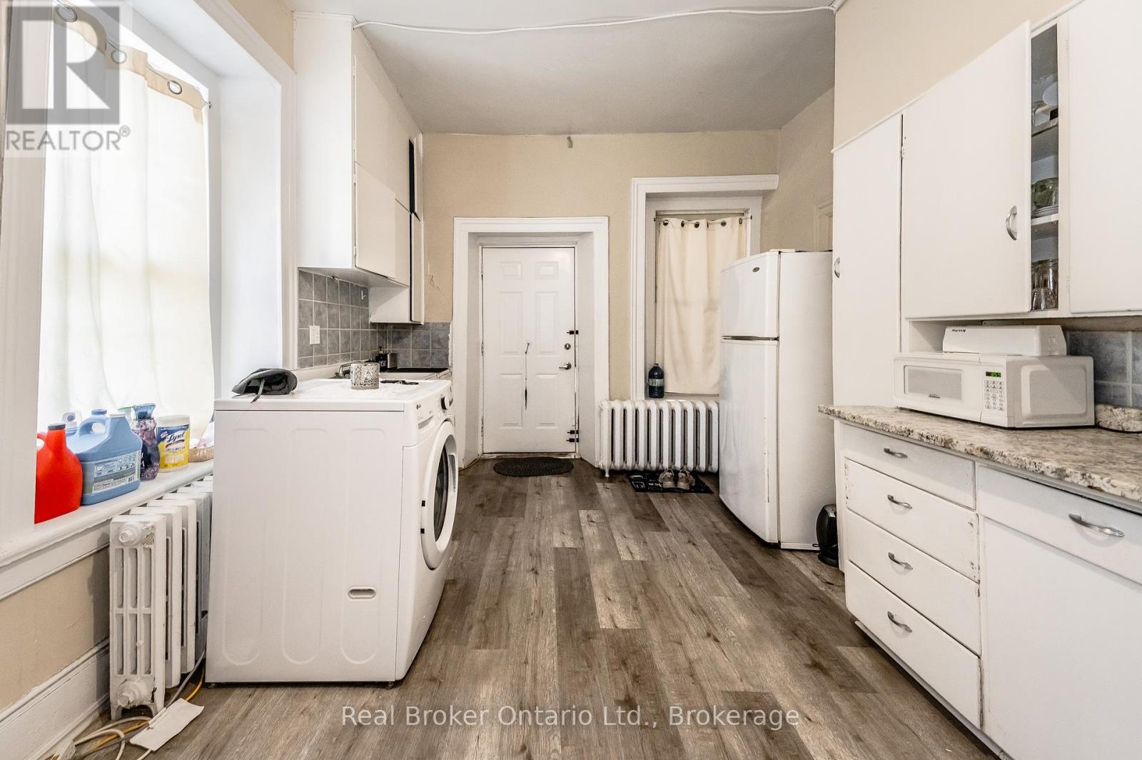Photo 17 of 26 Queen Street E, Cambridge ON
