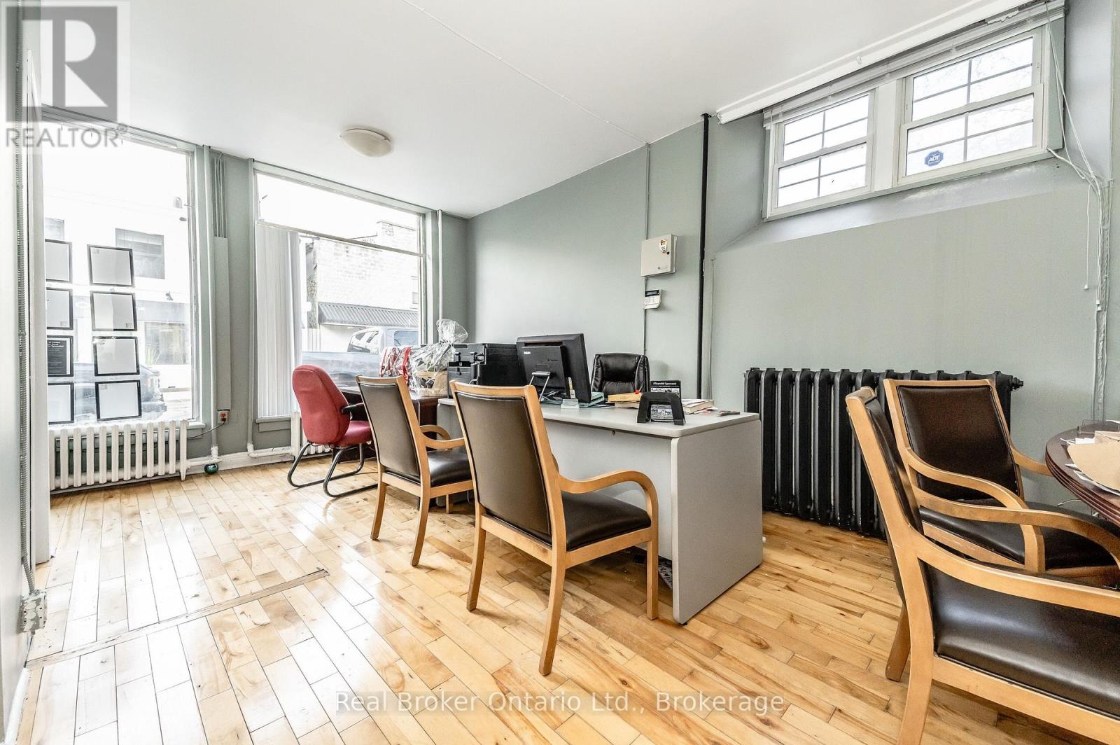 Photo 3 of 26 Queen Street E, Cambridge ON