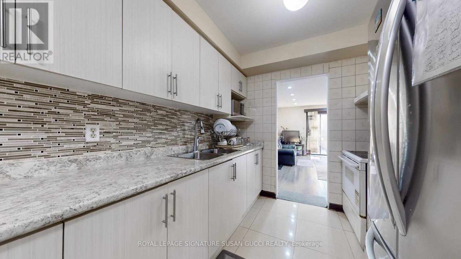 Photo 25 of 46 Albion Avenue, Toronto ON