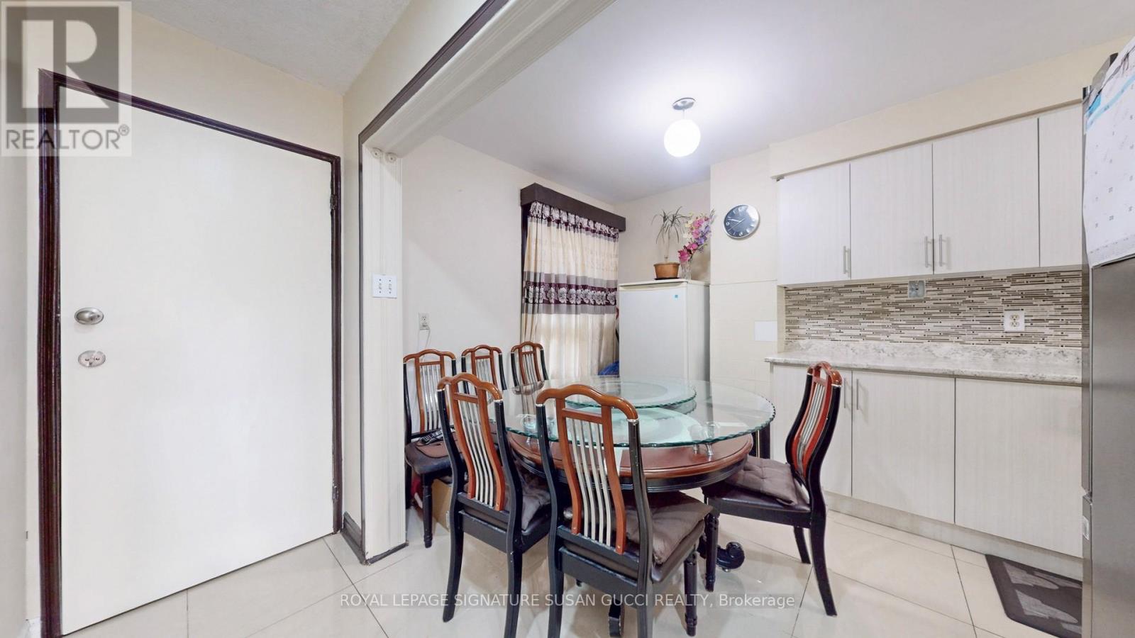 Photo 18 of 46 Albion Avenue, Toronto ON