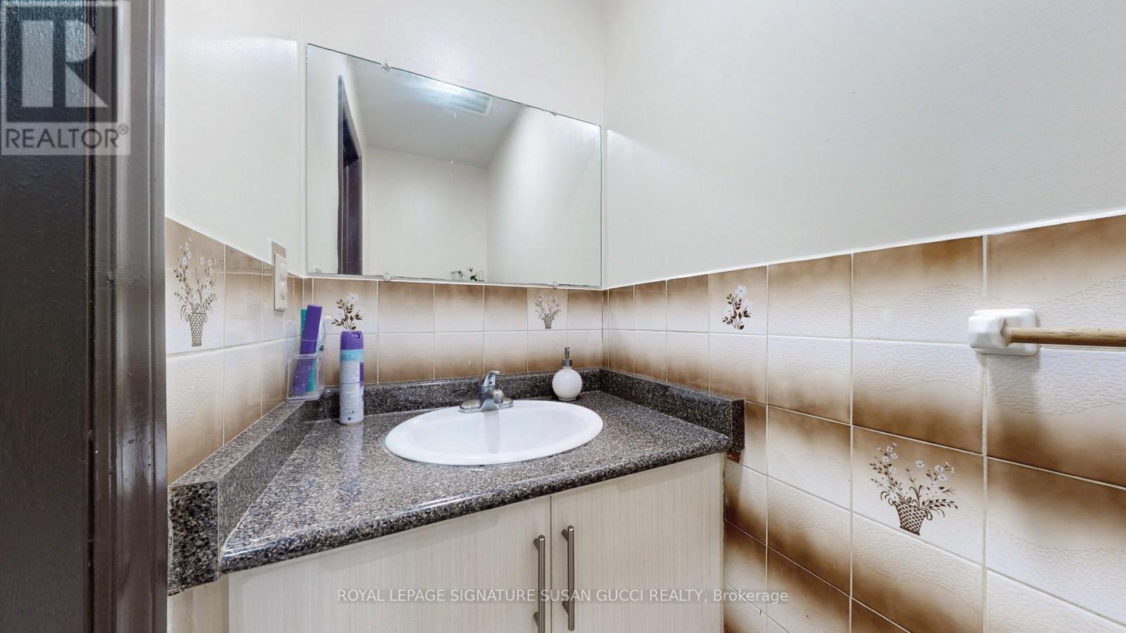 Photo 19 of 46 Albion Avenue, Toronto ON