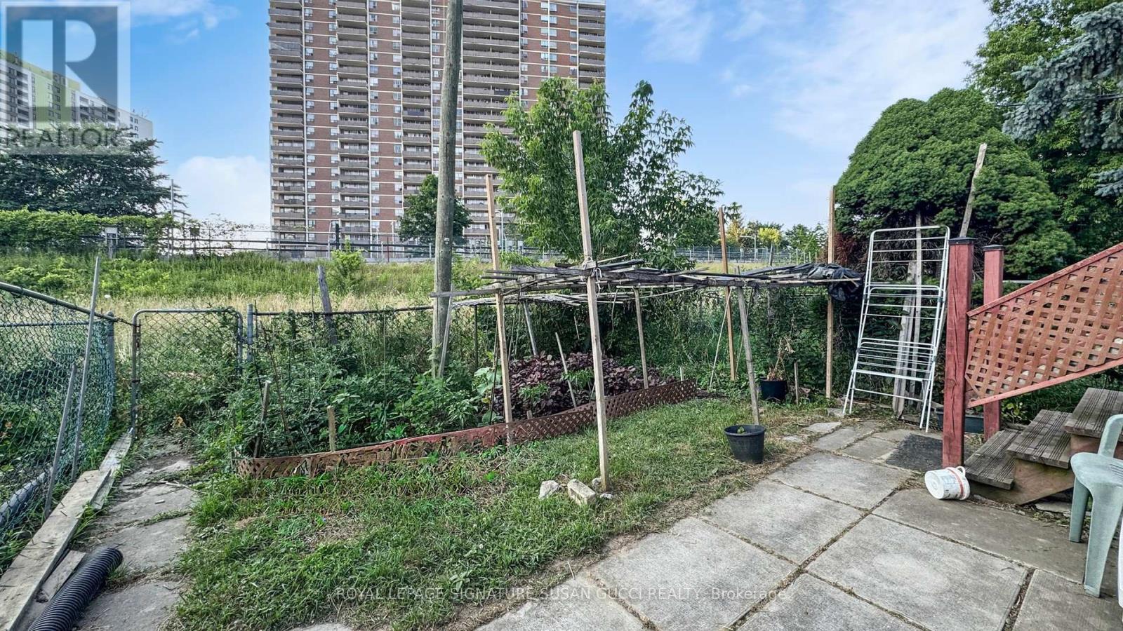 Photo 34 of 46 Albion Avenue, Toronto ON