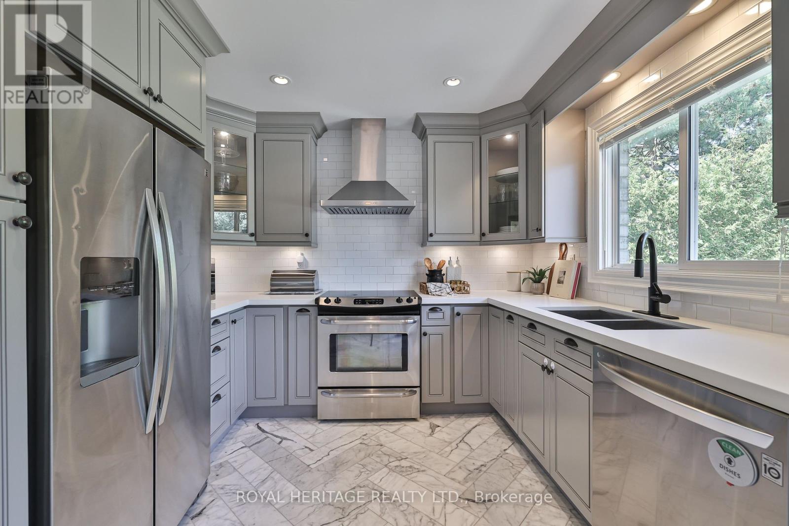Photo 17 of 532 Powell Road, Whitby ON